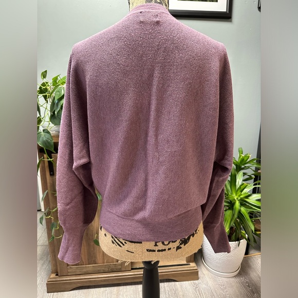 Short story light purple v-neck sweater. Size petite S-M. - Picture 2 of 3